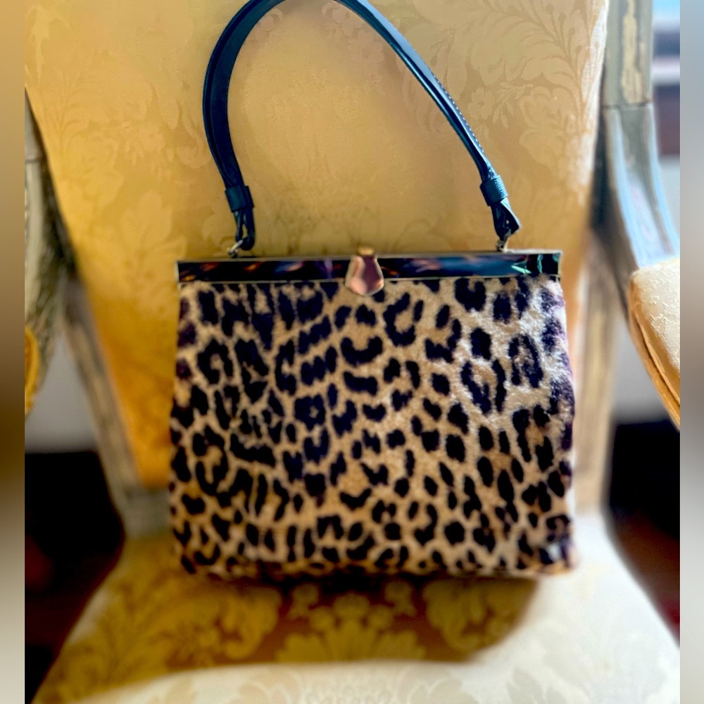 Vintage Animal Print! Beautiful shape!
